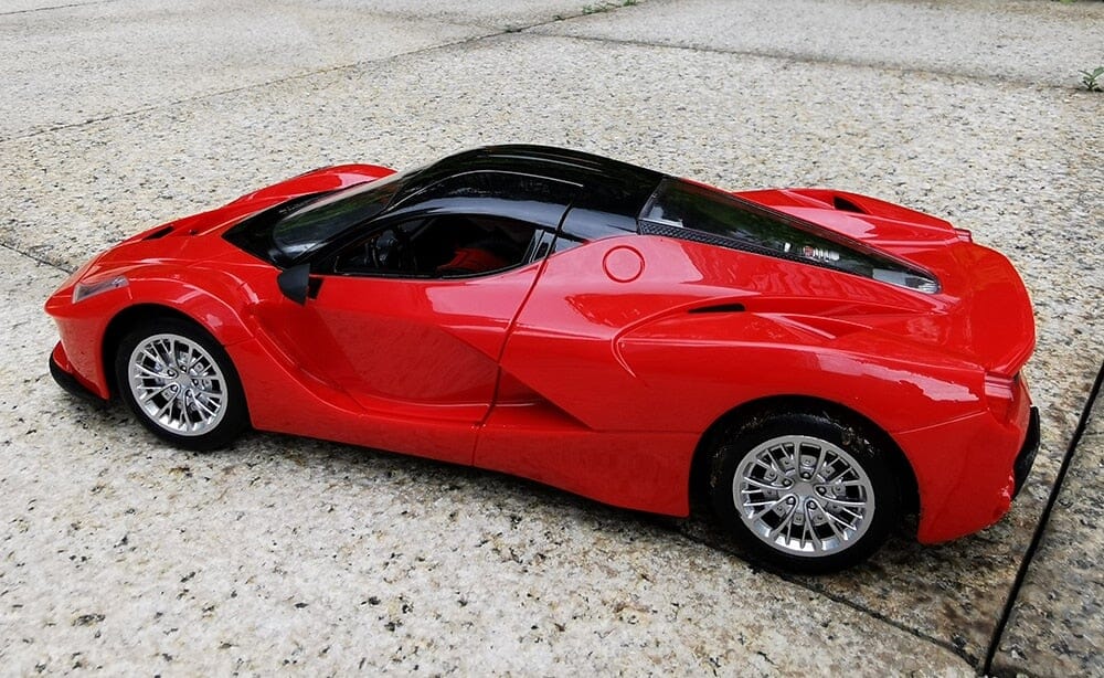 Voiture radiocommandée Ferrari