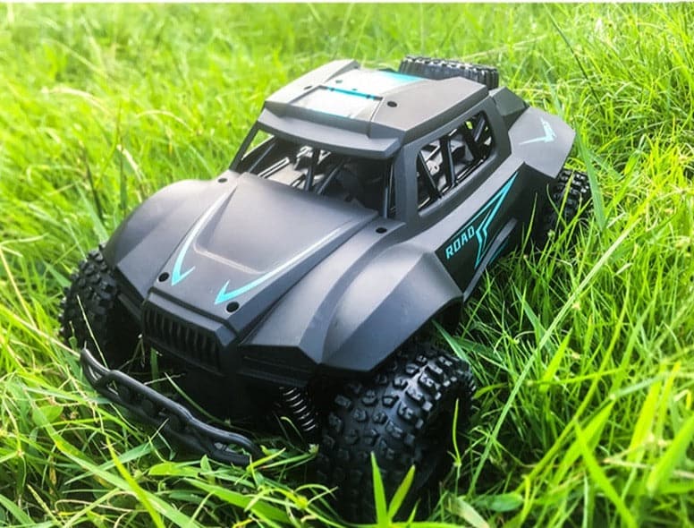 Voiture radiocommandée tout terrain électrique